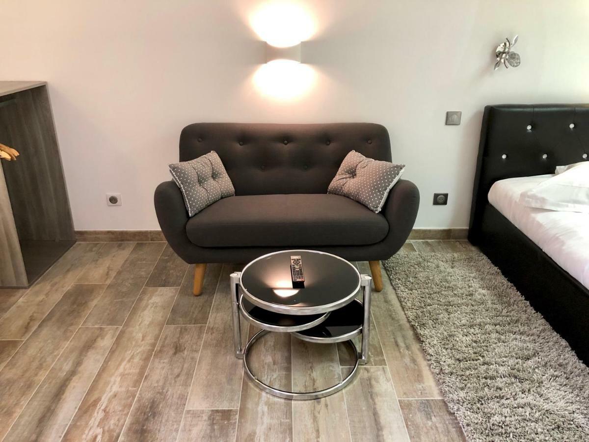 Little Plaza Appart'Hotel Лил Екстериор снимка