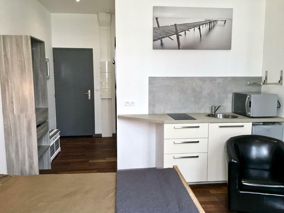 Little Plaza Appart'Hotel Лил Екстериор снимка