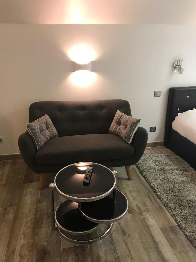 Little Plaza Appart'Hotel Лил Екстериор снимка