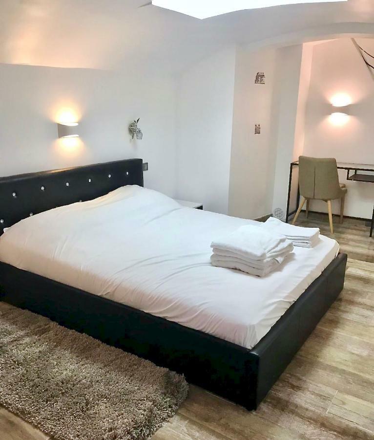 Little Plaza Appart'Hotel Лил Екстериор снимка